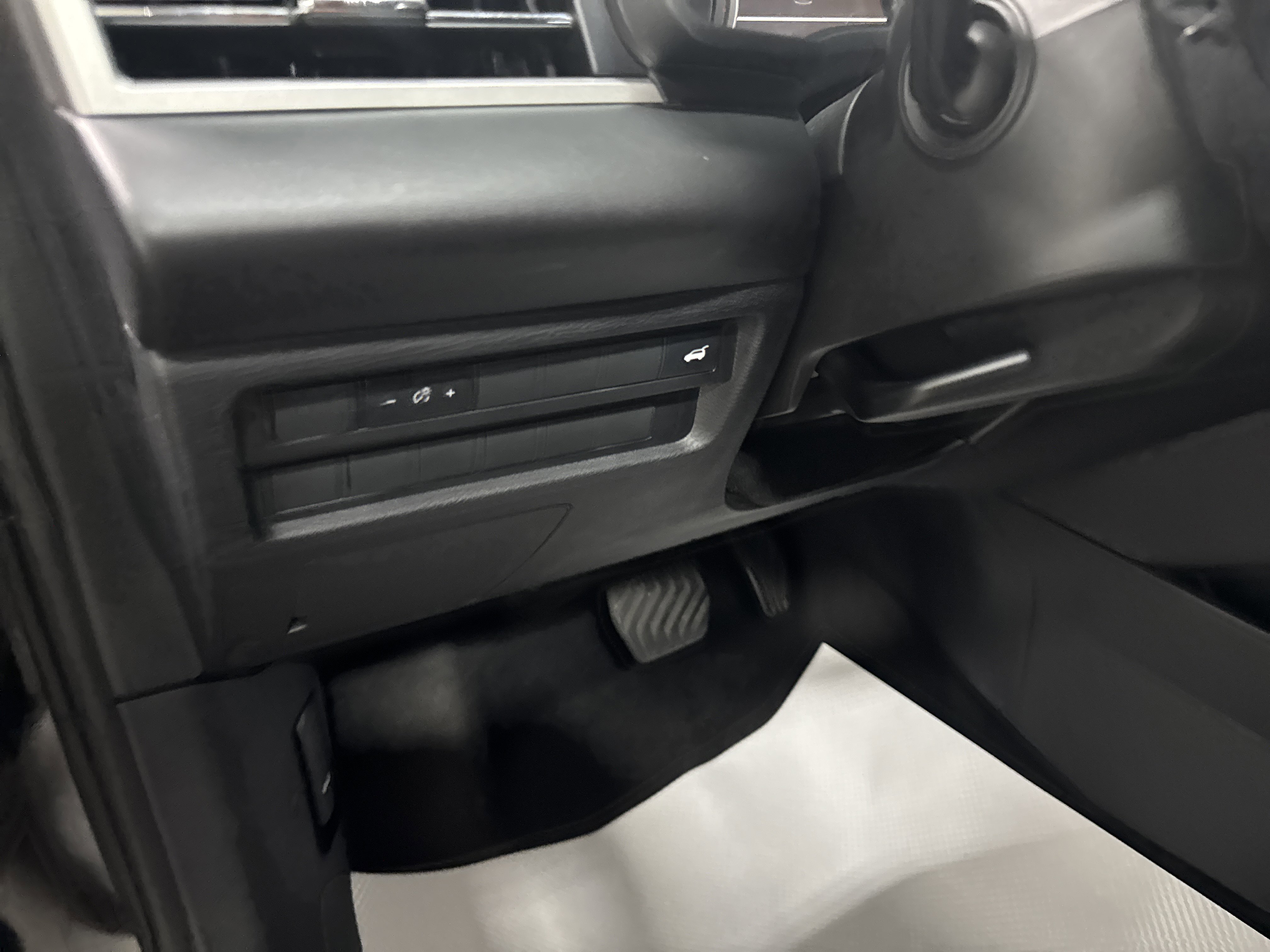 Used 2024 Mitsubishi Outlander SE image 15