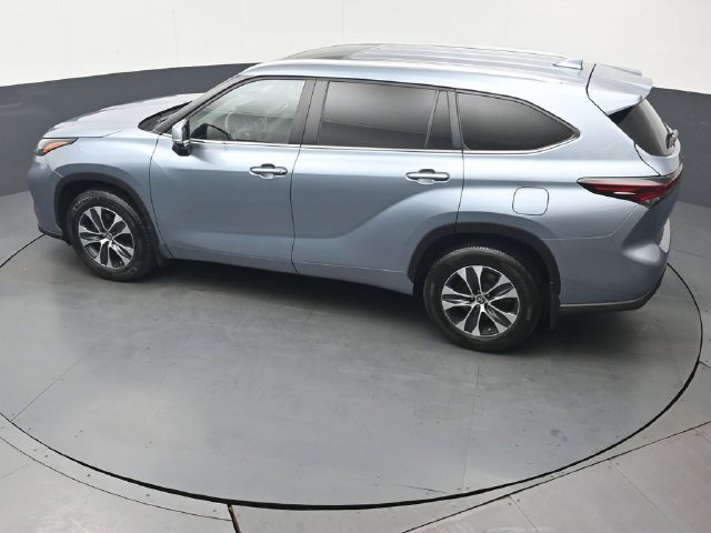 Used 2024 Toyota Highlander XLE AWD/4WD image 43