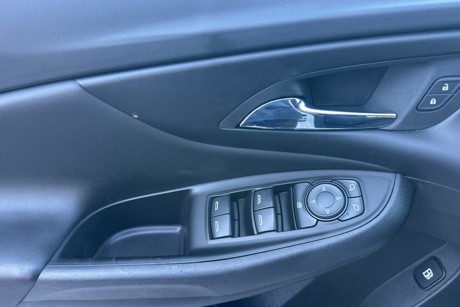 Used 2018 Chevrolet Volt LT FWD image 12