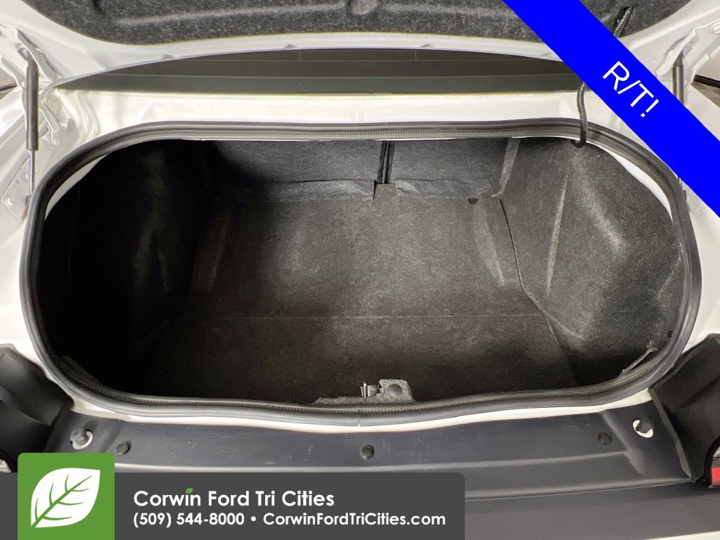 Used 2018 Dodge Challenger R/T RWD image 13