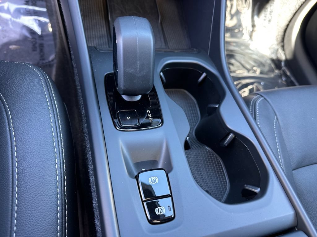 Used 2025 Volvo XC40 B5 Core AWD/4WD image 23