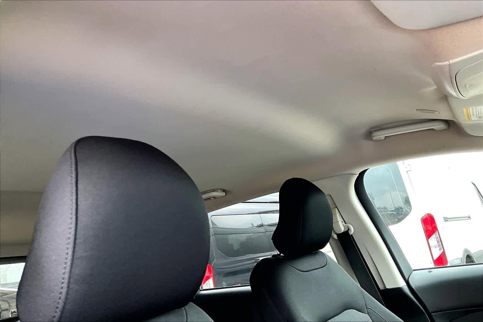Used 2019 Ford Edge SE FWD image 14
