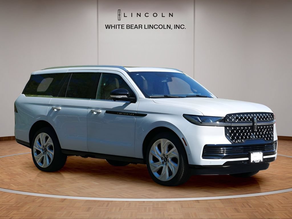 Certified 2025 Lincoln Navigator Black Label AWD/4WD image 3