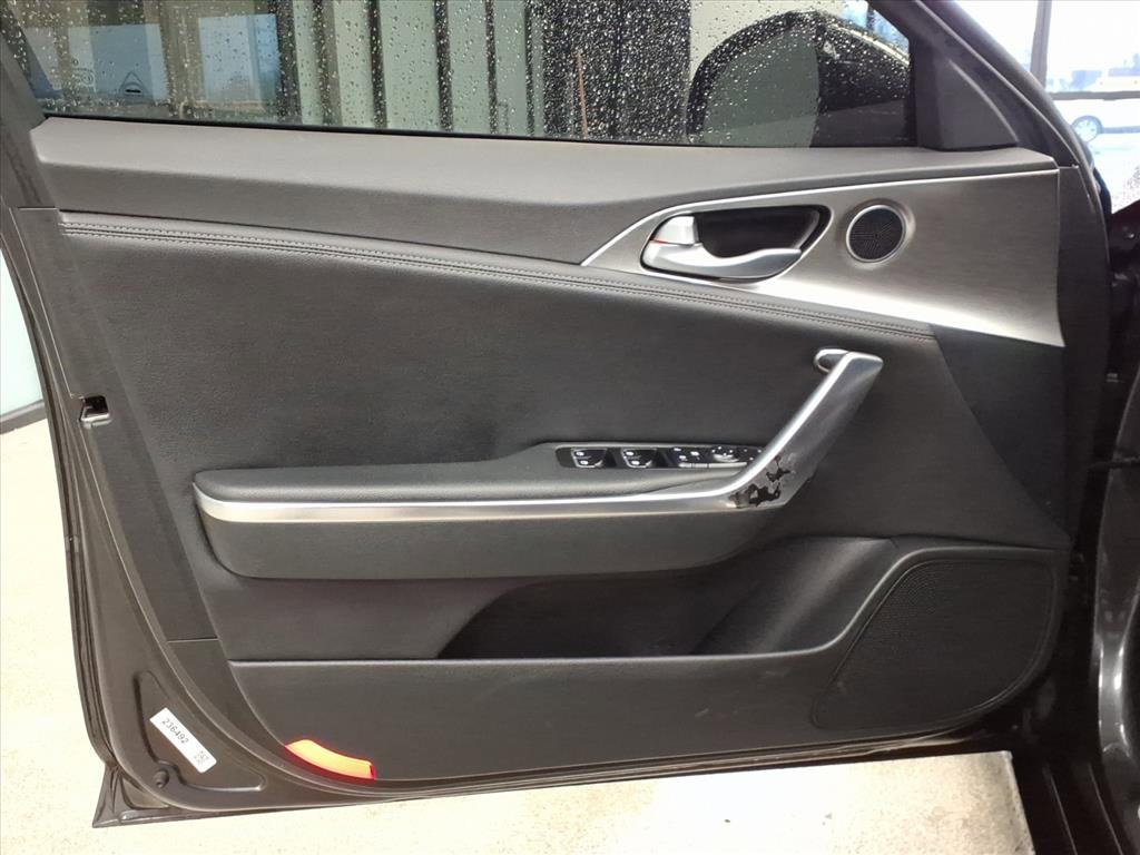 Used 2022 Kia Stinger GT1 image 12