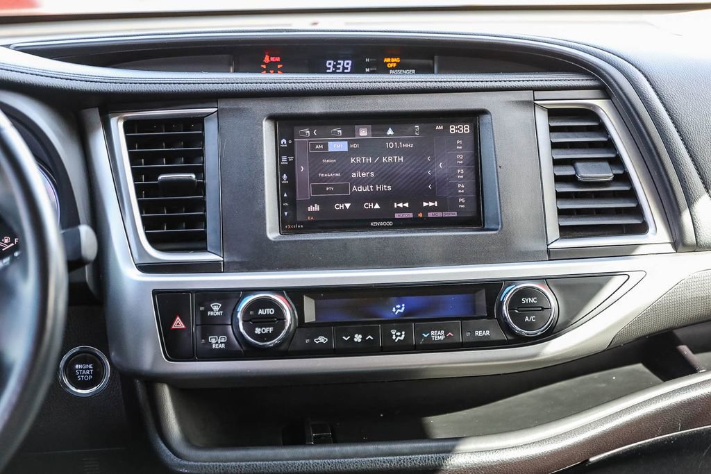 Used 2017 Toyota Highlander SE w/ Carpet Mat Package AWD/4WD image 14