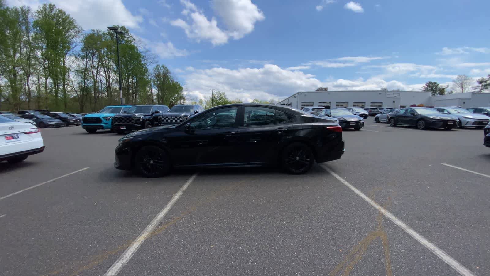 Used 2025 Toyota Camry SE FWD image 11