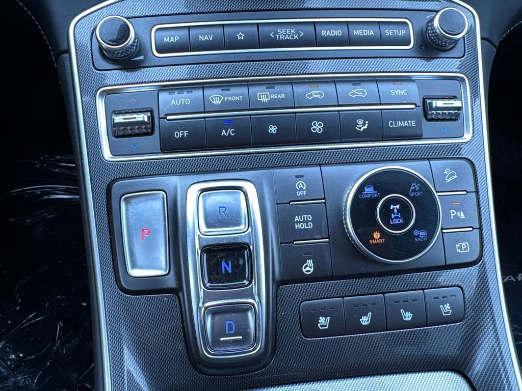 Certified 2021 Hyundai Santa Fe Limited image 18