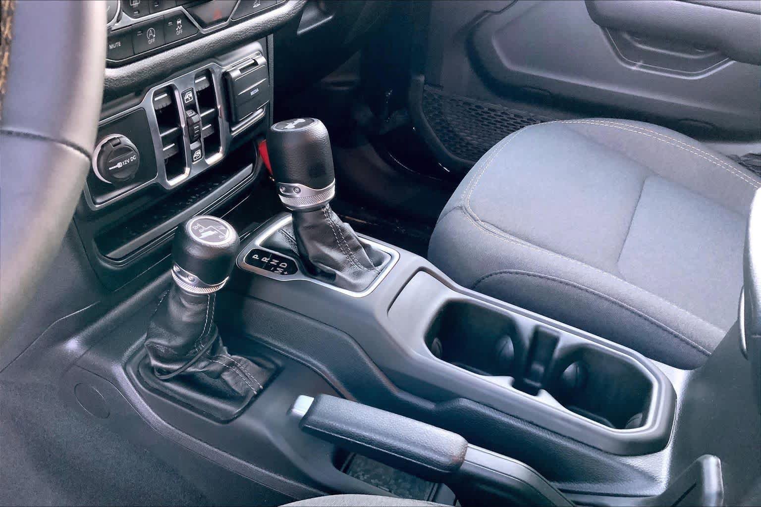 Used 2024 Jeep Wrangler Unlimited Sport AWD/4WD image 16