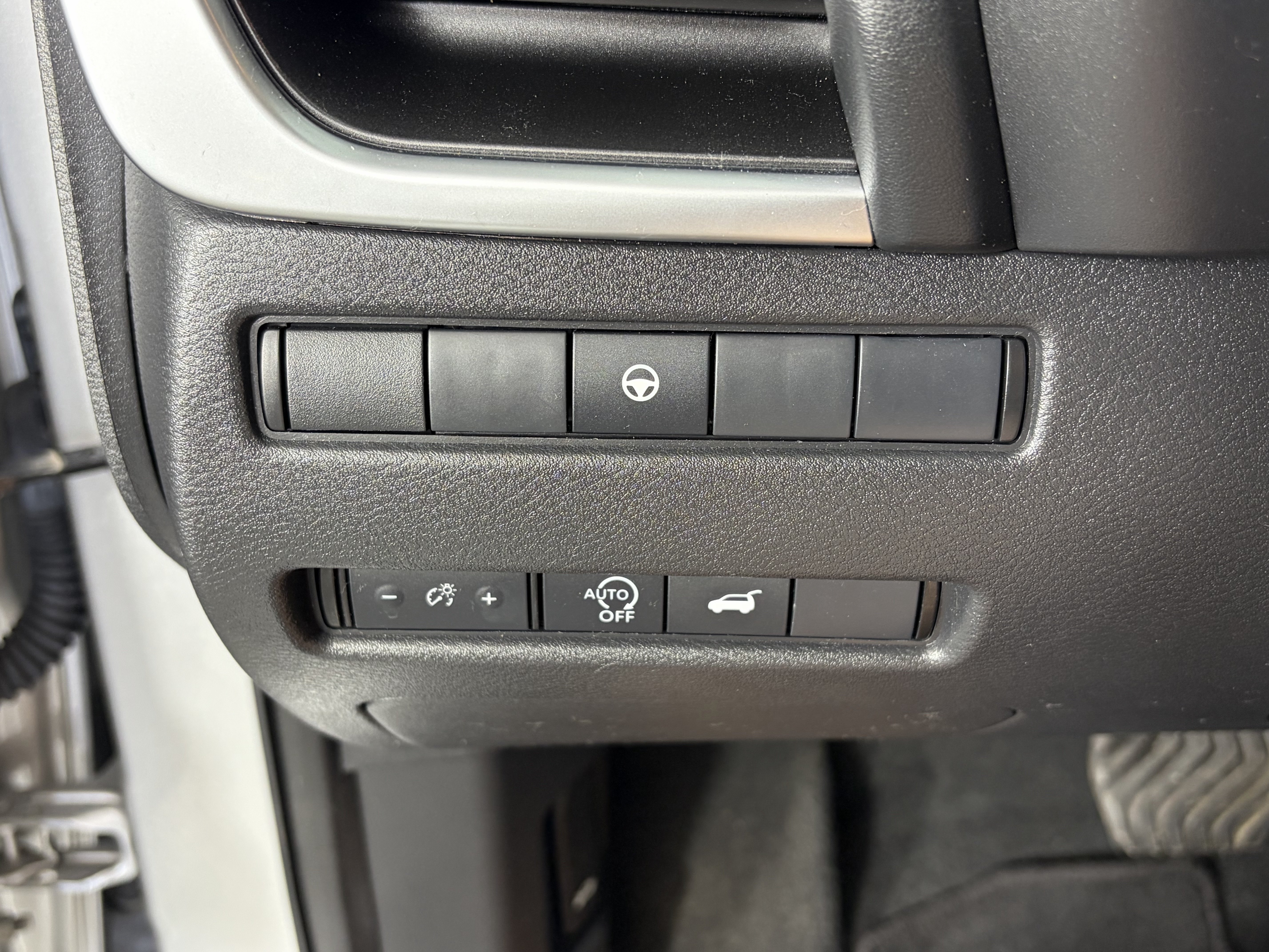 Used 2024 Nissan Rogue SV FWD image 27