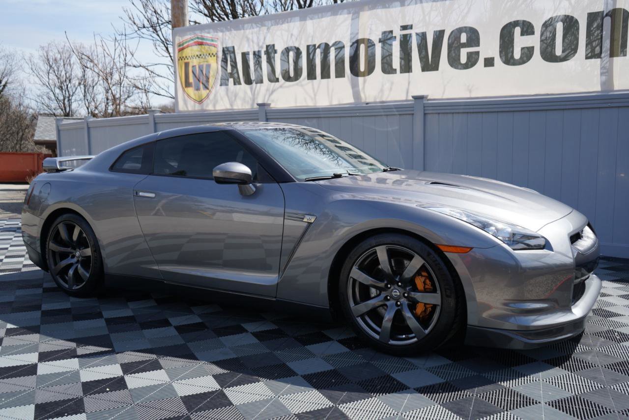 Used 2010 Nissan GT-R Premium video 2