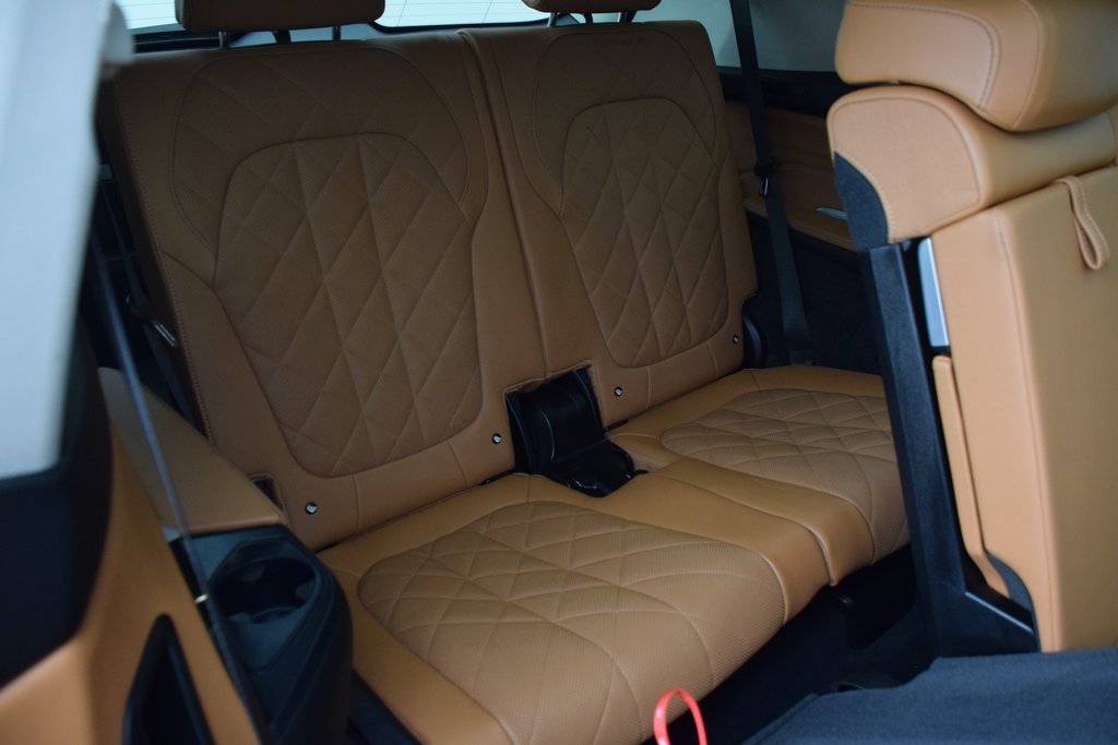 Used 2023 BMW X7 xDrive40i w/ Parking Assistance Package image 19