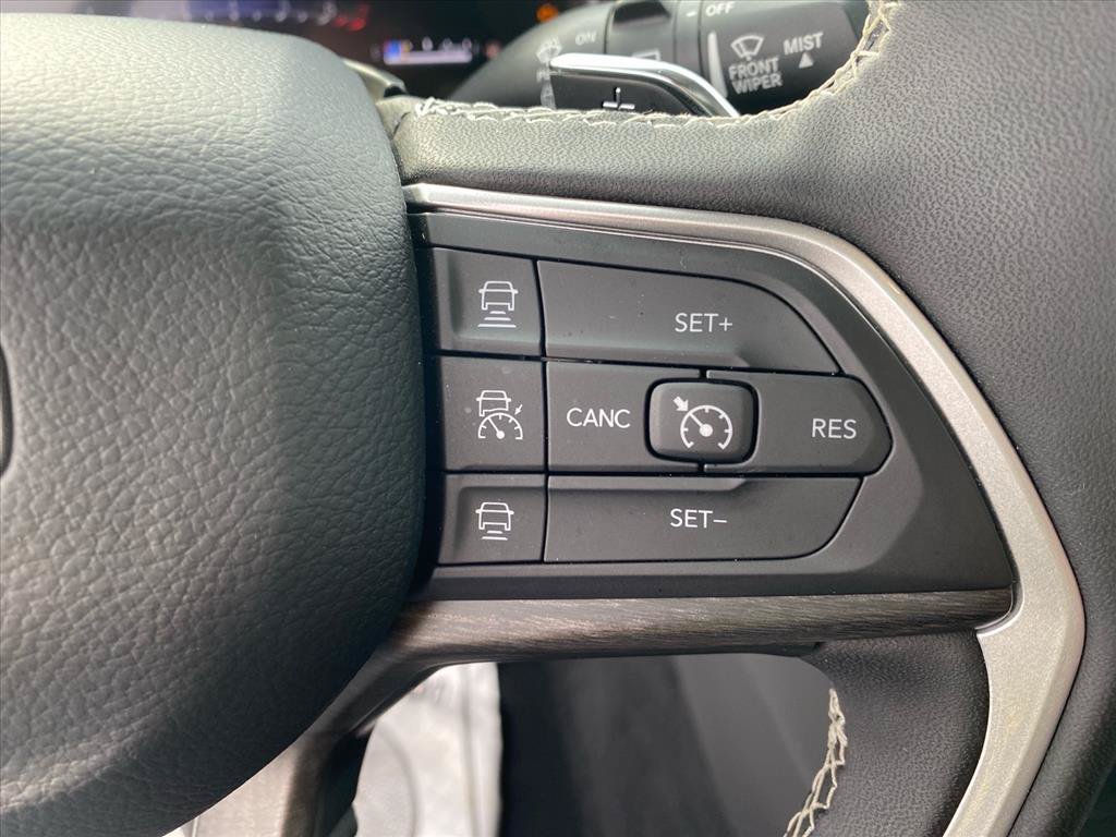 Used 2024 Jeep Grand Cherokee Limited w/ Luxury Tech Group II AWD/4WD image 18