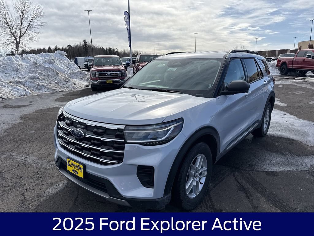 Used 2025 Ford Explorer Active image 3