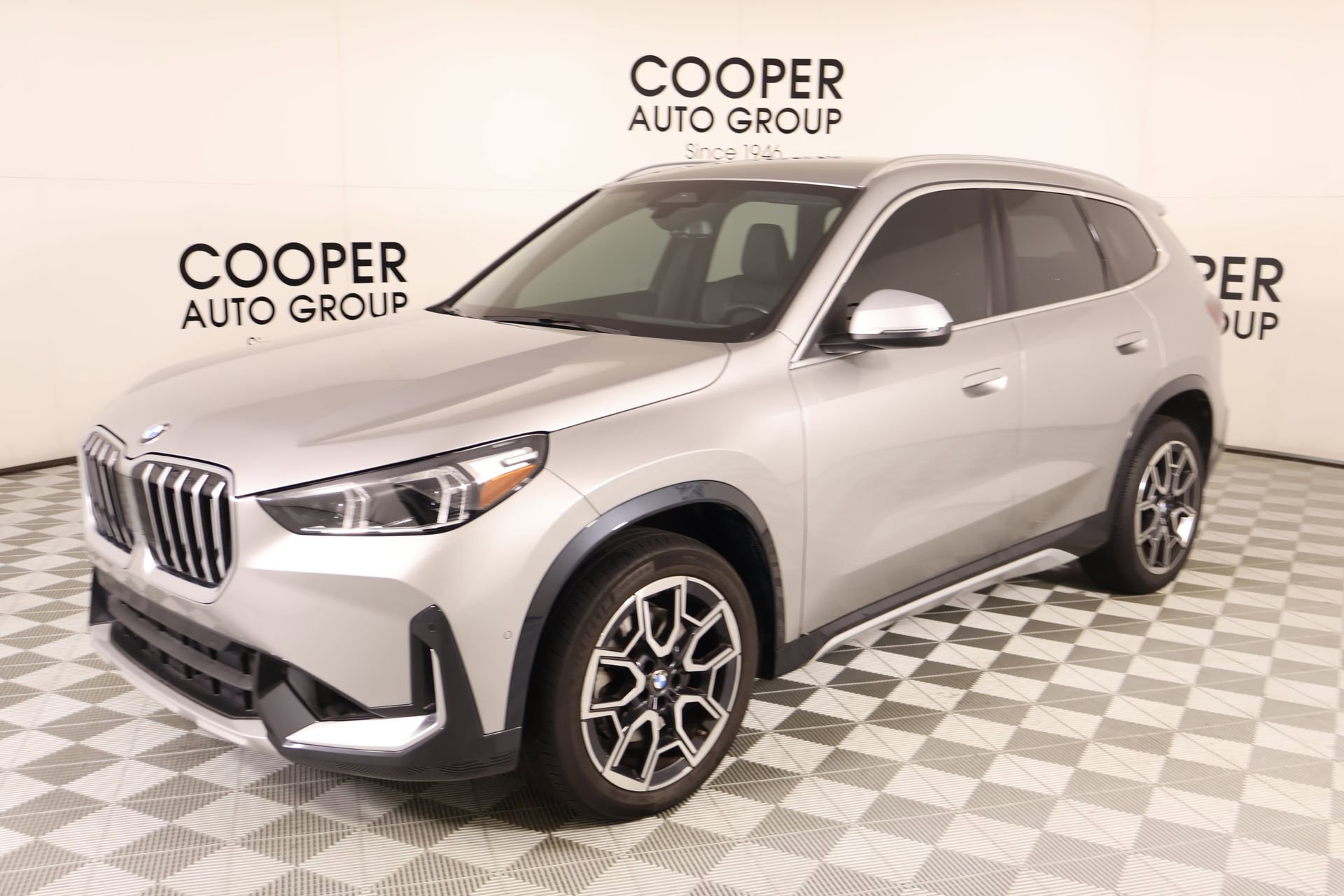 Used 2023 BMW X1 xDrive28i w/ Convenience Package AWD/4WD image 11