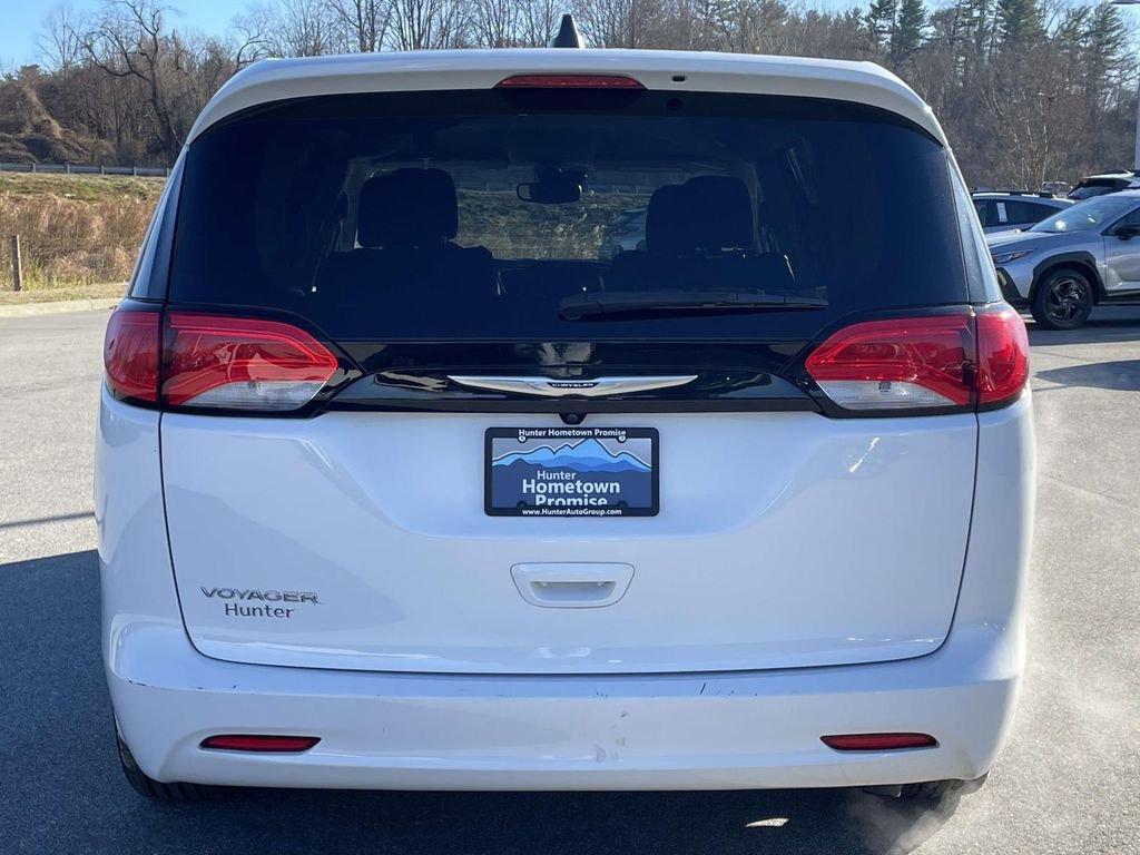 Used 2024 Chrysler Voyager LX image 27