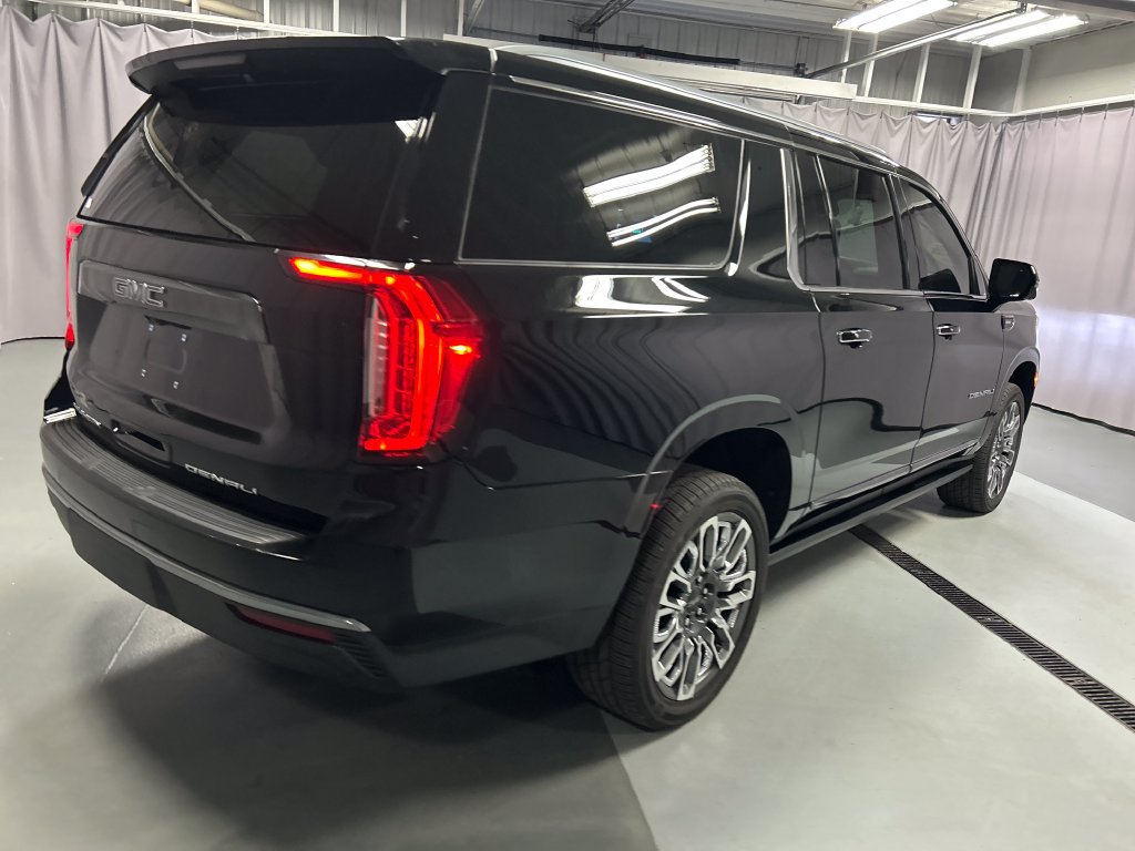 Used 2024 GMC Yukon XL Denali Ultimate AWD/4WD image 7