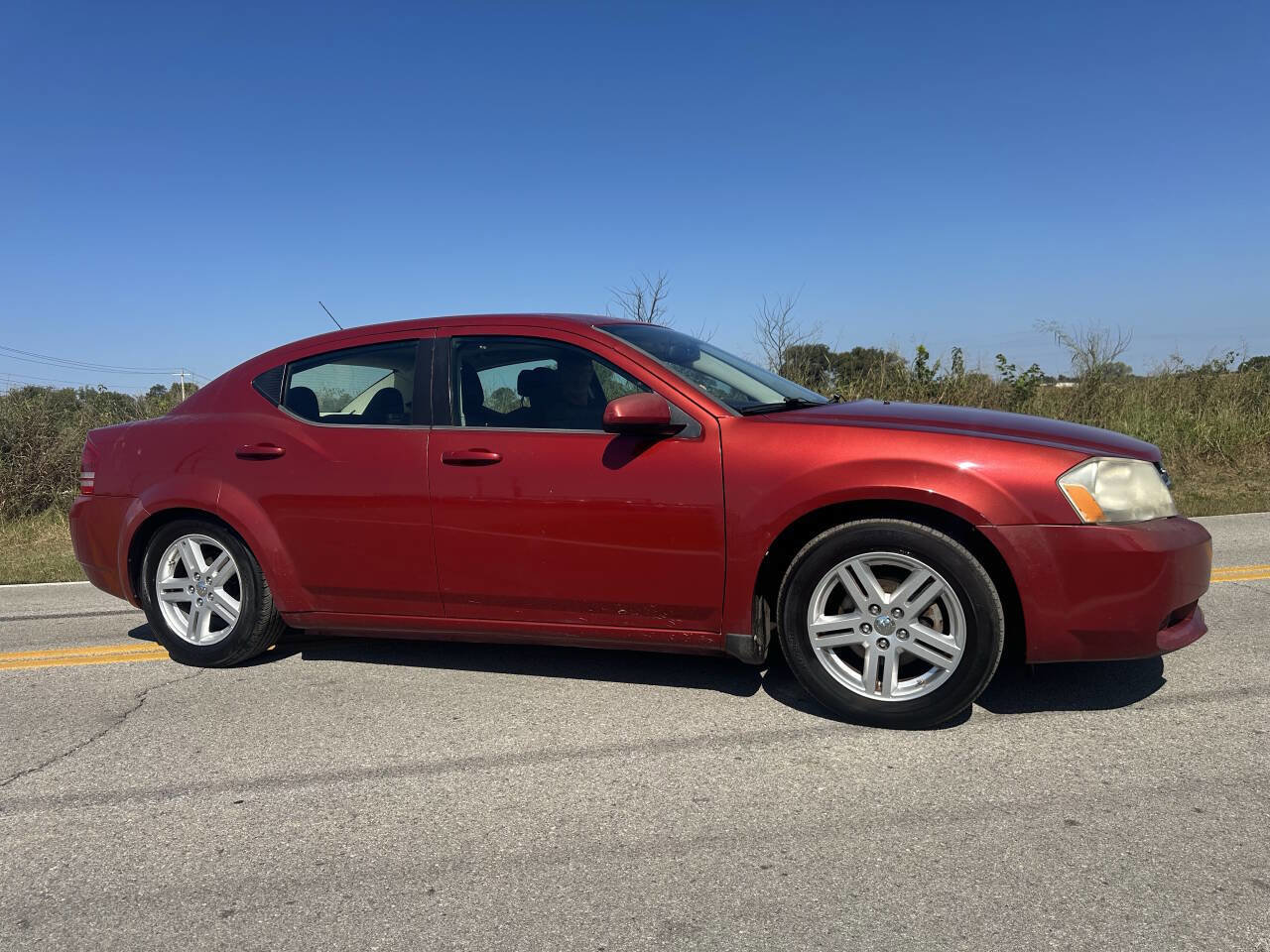 Used 2010 Dodge Avenger Express image 2