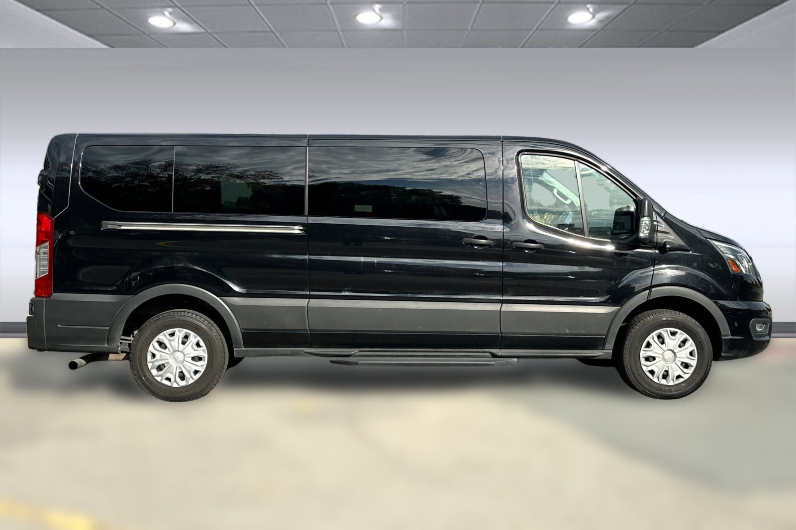 Used 2023 Ford Transit 350 XLT image 7