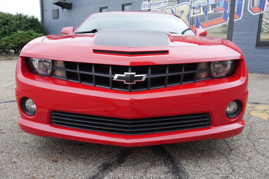 Used 2011 Chevrolet Camaro SS RWD image 2