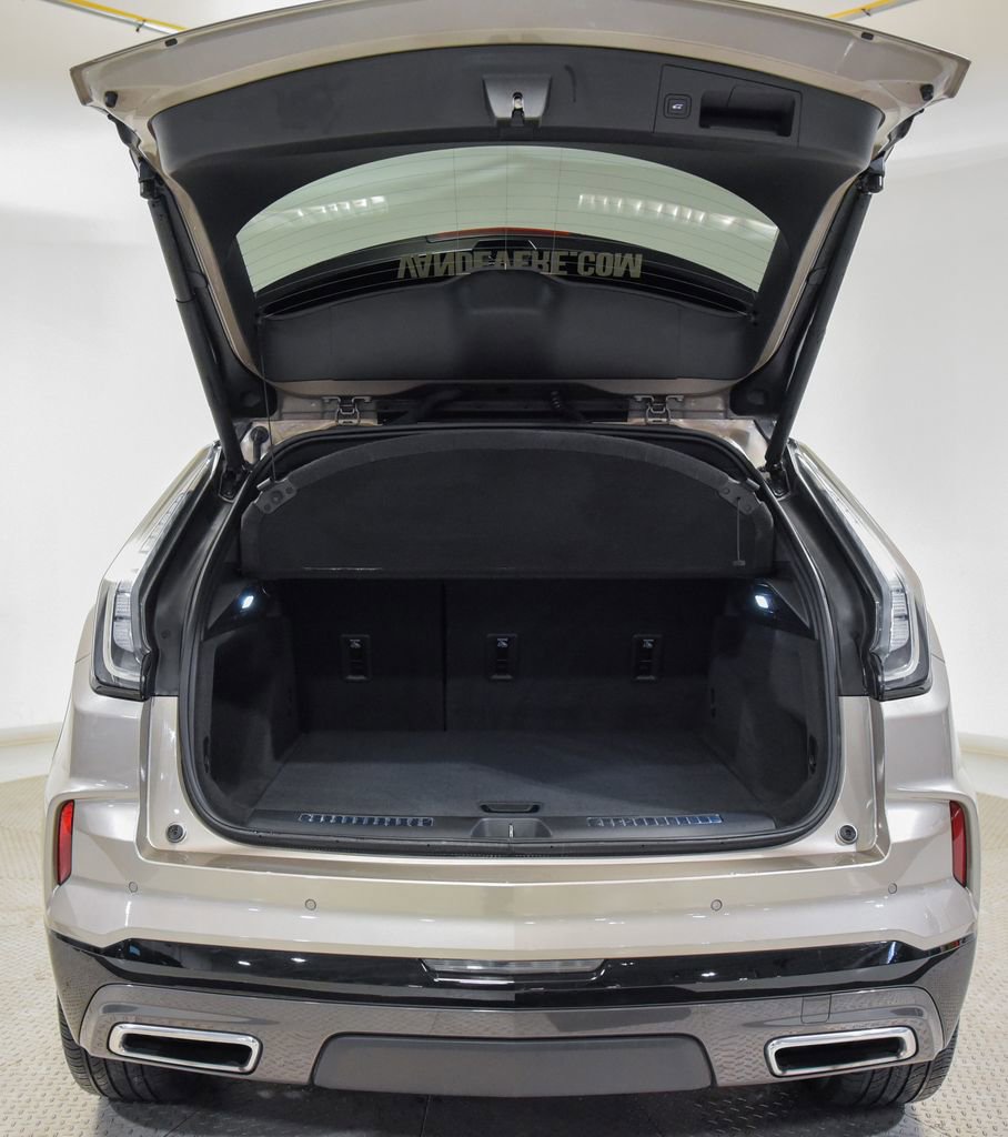 Used 2024 Cadillac XT4 Sport w/ Technology Package image 14