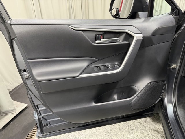 Used 2021 Toyota RAV4 XLE image 19