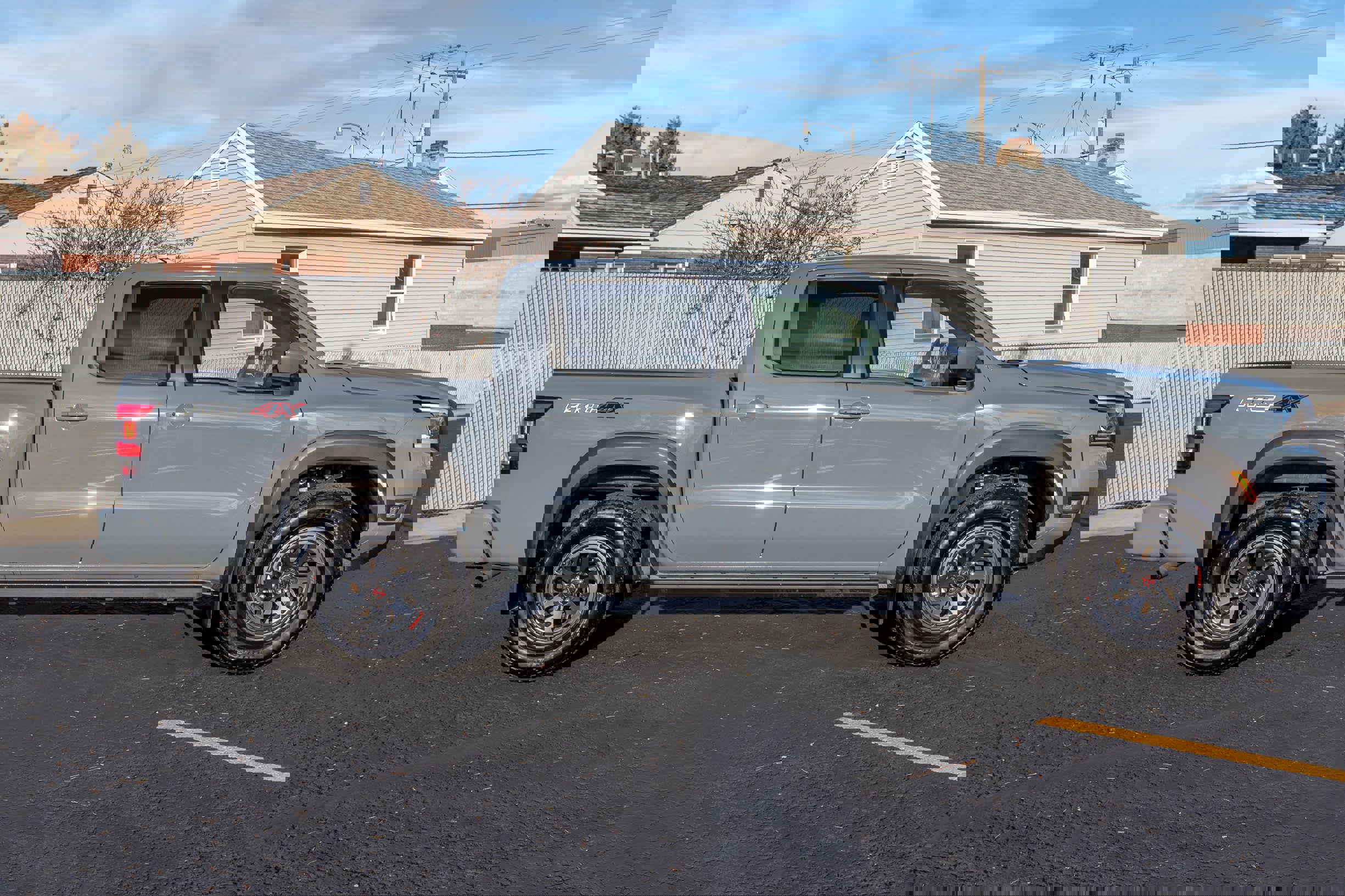 Used 2025 Nissan Frontier PRO-4X image 2