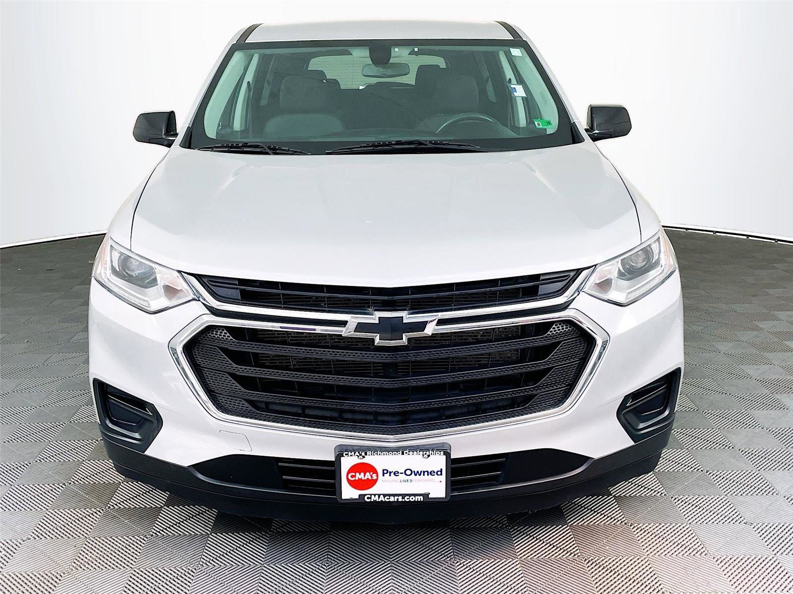 Used 2020 Chevrolet Traverse LS image 2