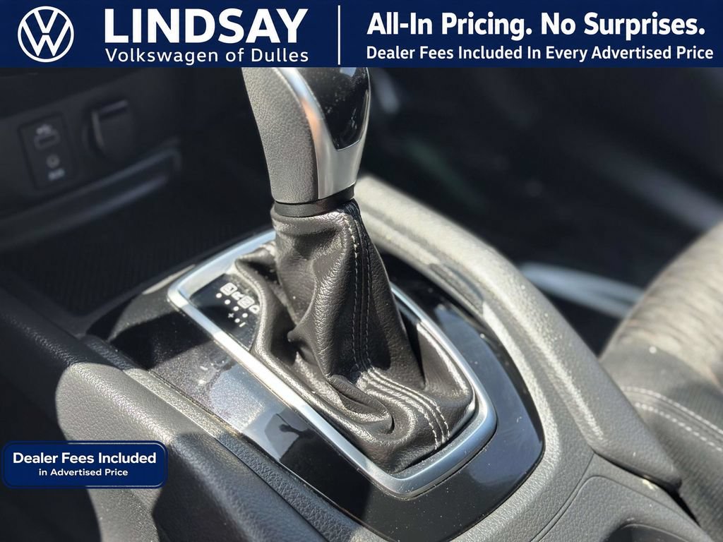 Used 2017 Nissan Rogue SV AWD/4WD image 19