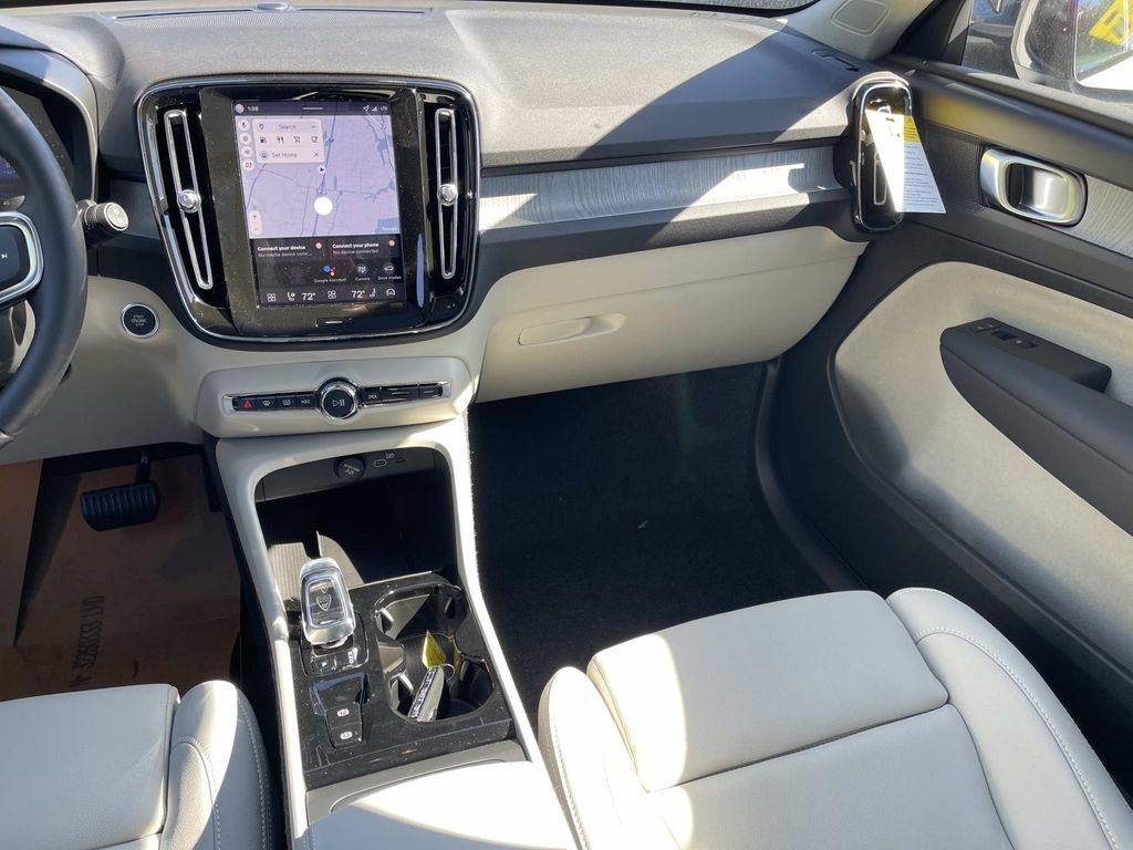 New 2026 Volvo XC40 B5 Plus w/ Protection Package Premier image 15