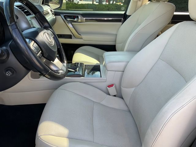 Used 2020 Lexus GX 460 Premium w/ Premium Package AWD/4WD image 5