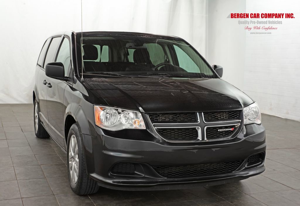 Used 2018 Dodge Grand Caravan SE w/ UConnect Hands-Free Group