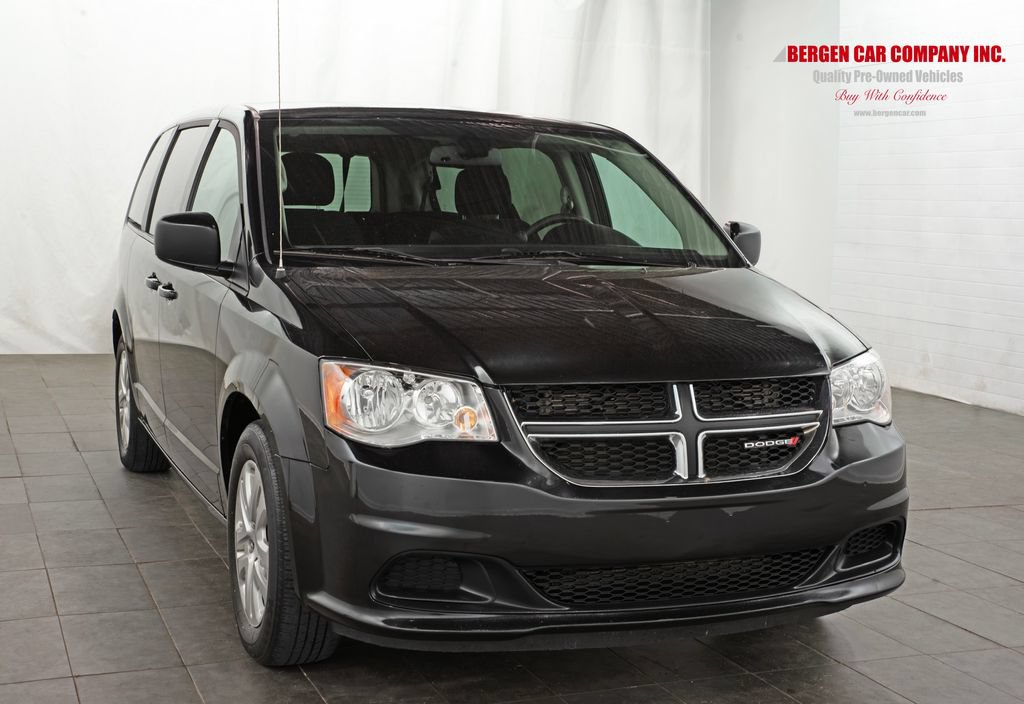 Used 2018 Dodge Grand Caravan SE w/ UConnect Hands-Free Group FWD image 1