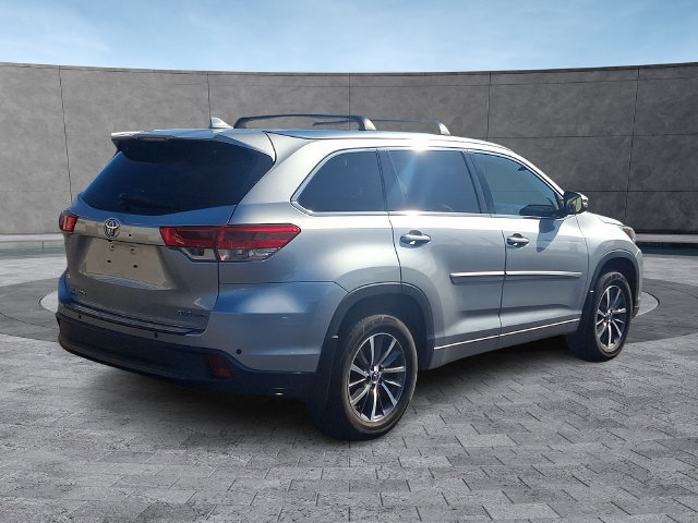 Used 2018 Toyota Highlander XLE w/ Protection Package #3 AWD/4WD image 2
