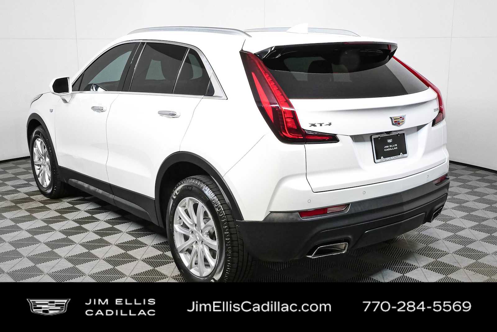 Used 2019 Cadillac XT4 Luxury w/ Cold Weather Package FWD image 28