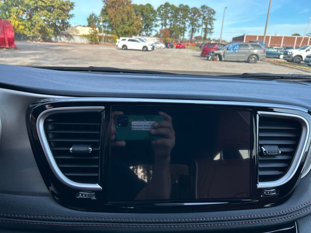 Used 2026 Chrysler Pacifica Pinnacle image 16