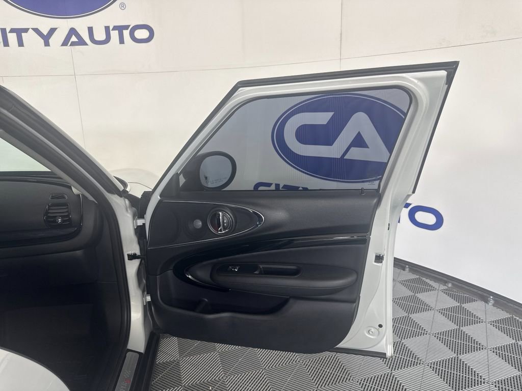 Used 2019 MINI Cooper Clubman S w/ Premium Package image 39