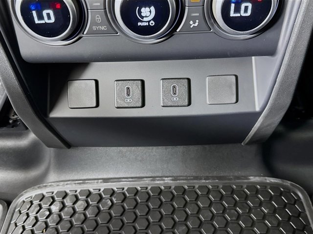 New 2026 Land Rover Defender 130 X-Dynamic SE image 28