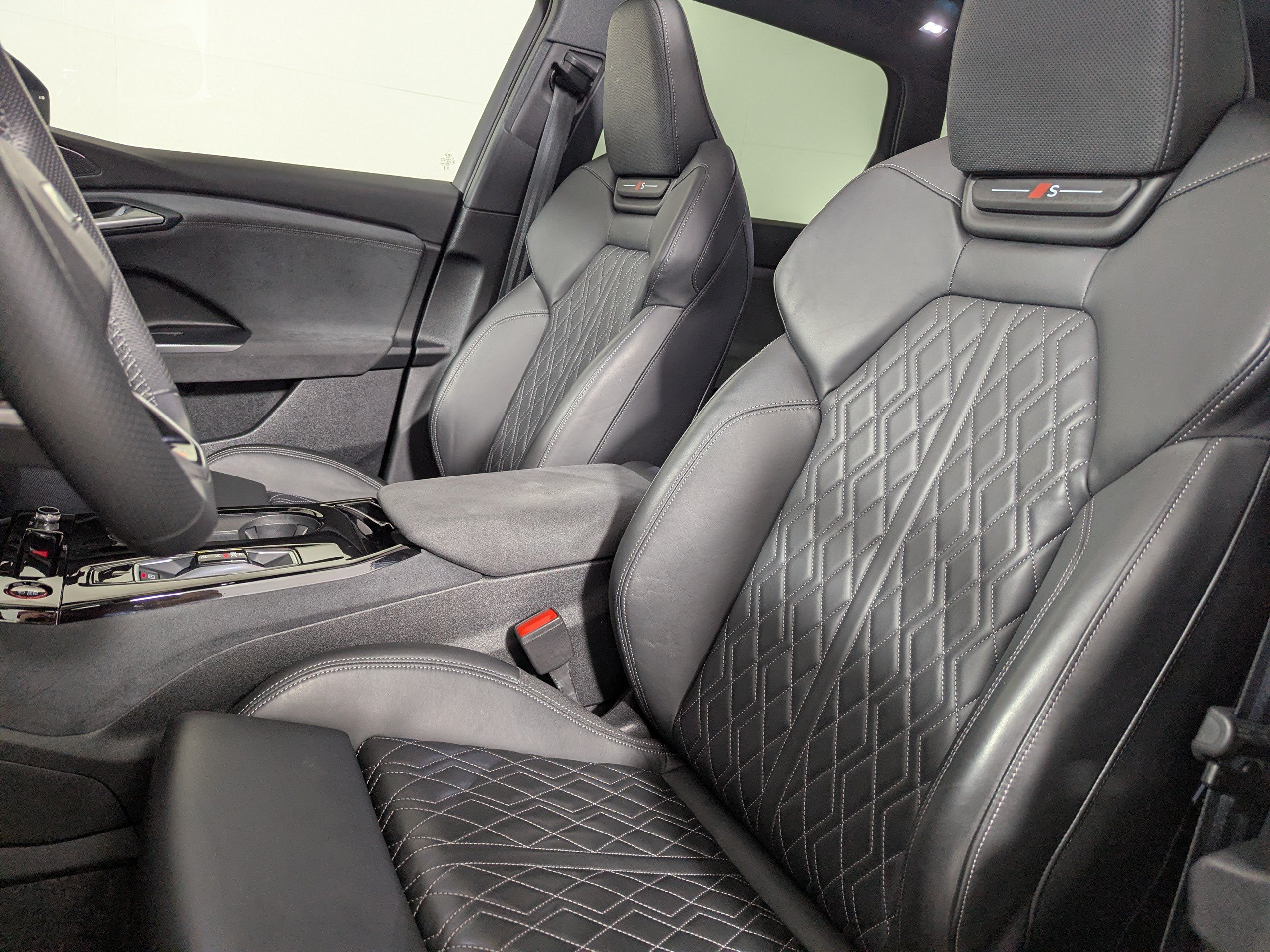 Certified 2025 Audi SQ6 e-tron Prestige AWD/4WD image 25