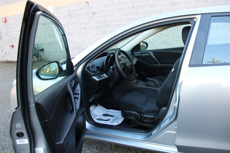 Used 2013 MAZDA MAZDA3 i SV w/ Convenience Pkg image 5