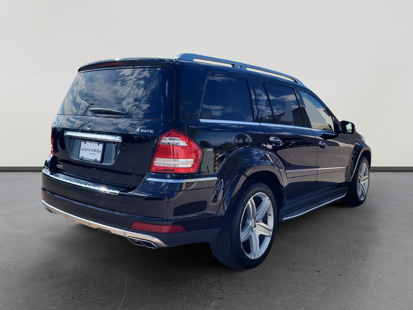 Used 2011 Mercedes-Benz GL 550 4MATIC w/ Chrome Accessory Pkg image 5