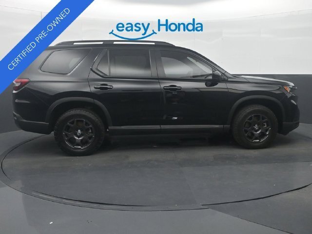 Used 2025 Honda Pilot TrailSport image 8