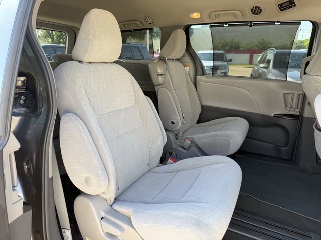 Used 2019 Toyota Sienna LE w/ LE Preferred Package FWD image 29