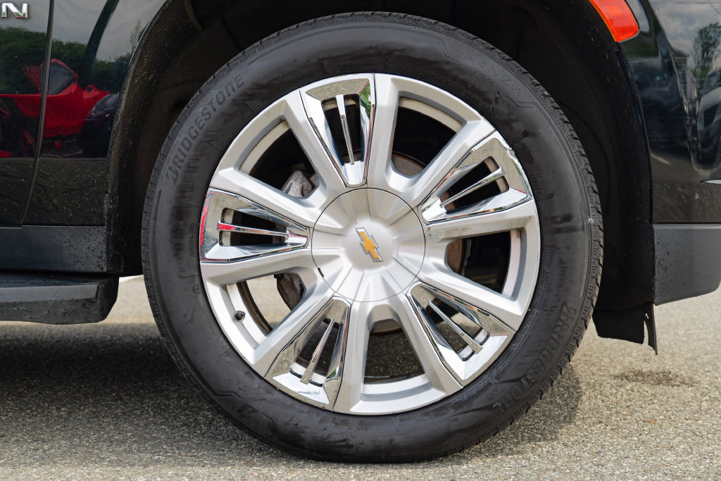 Used 2023 Chevrolet Suburban High Country AWD/4WD image 12