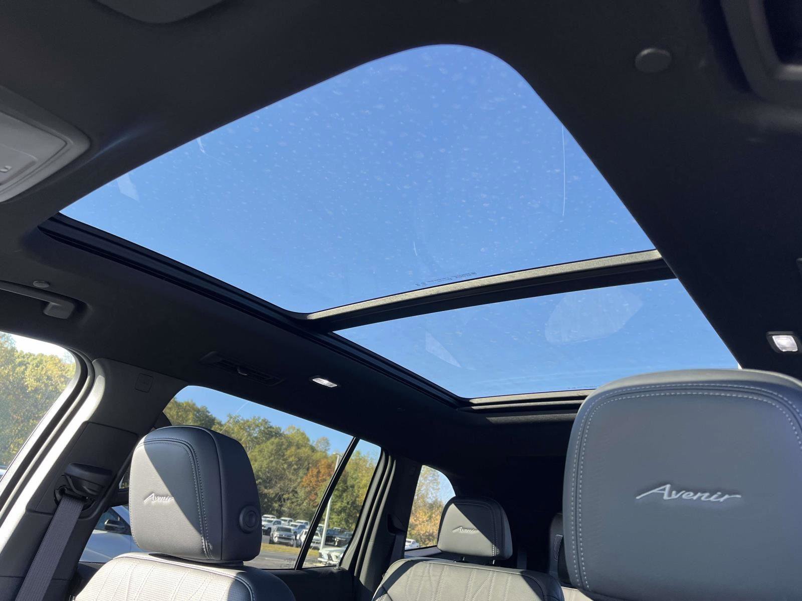 New 2026 Buick Enclave Avenir w/ Super Cruise Package image 8