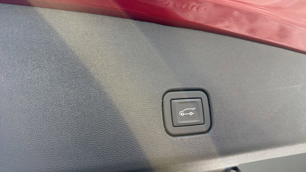 Certified 2025 Cadillac Optiq Sport 2 image 8