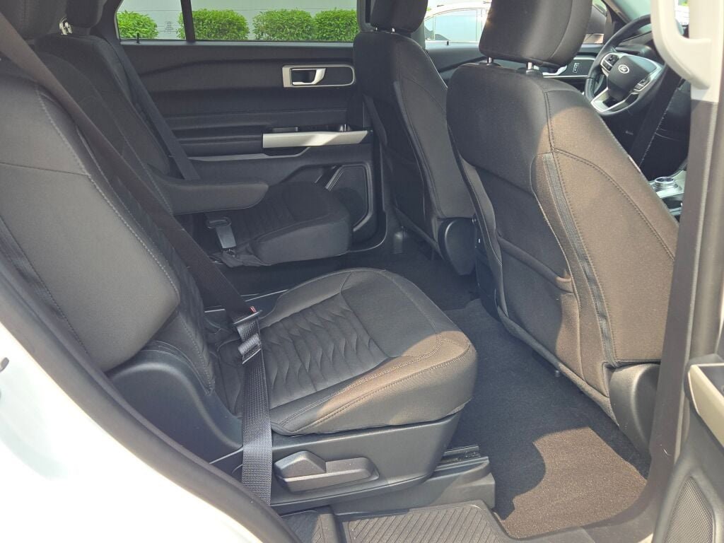 Used 2021 Ford Explorer XLT image 12