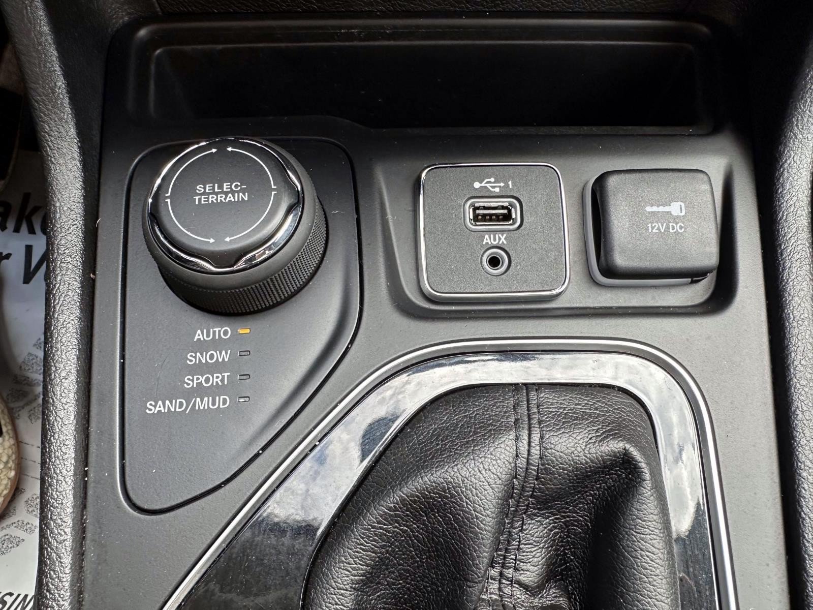 Used 2019 Jeep Cherokee Limited AWD/4WD image 27