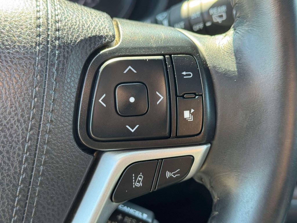 Used 2019 Toyota Highlander XLE AWD/4WD image 21