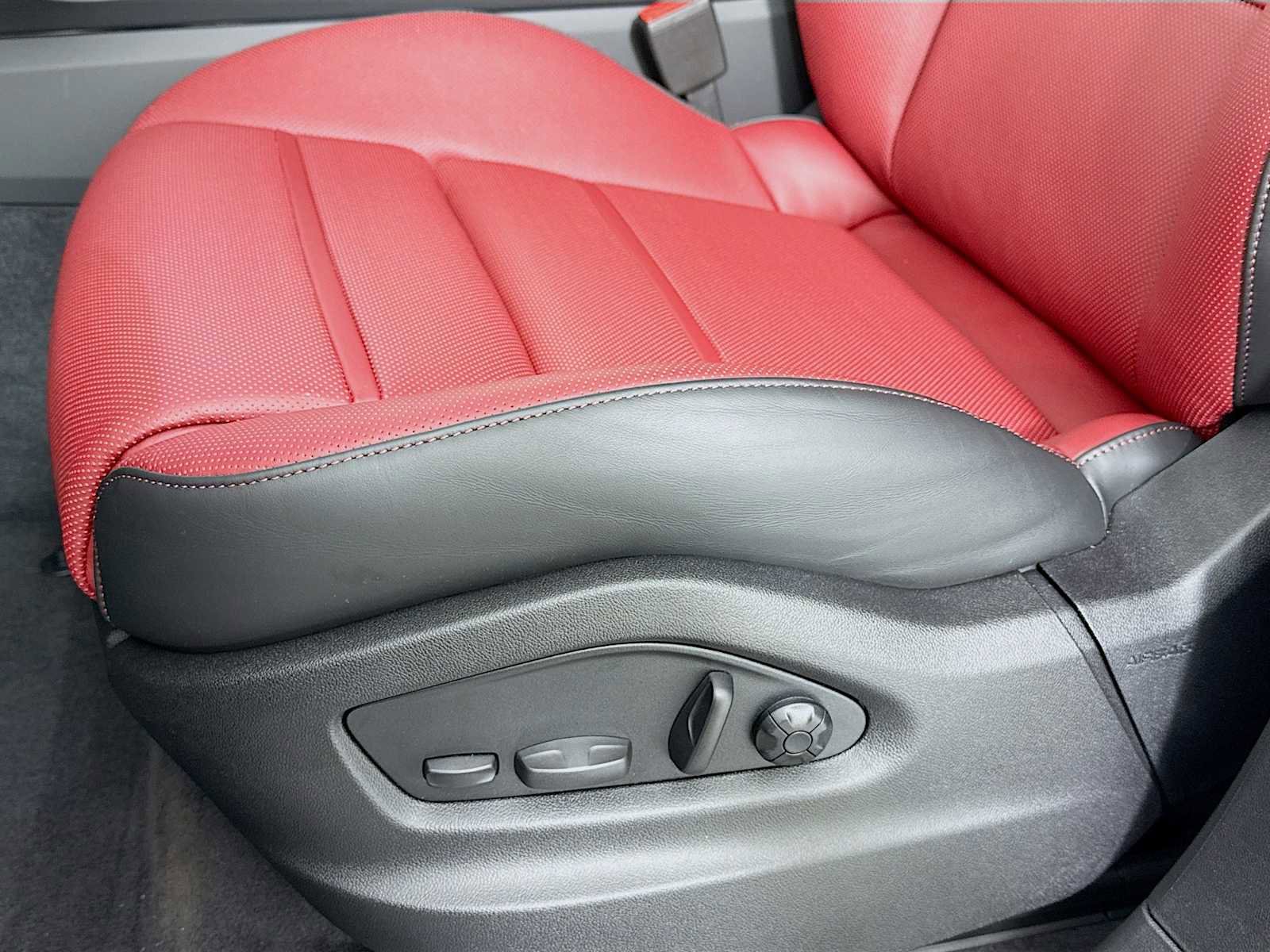 New 2026 Porsche Cayenne S image 13