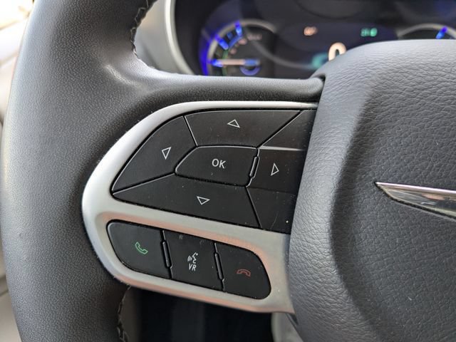 Used 2023 Chrysler Pacifica Touring-L FWD image 21